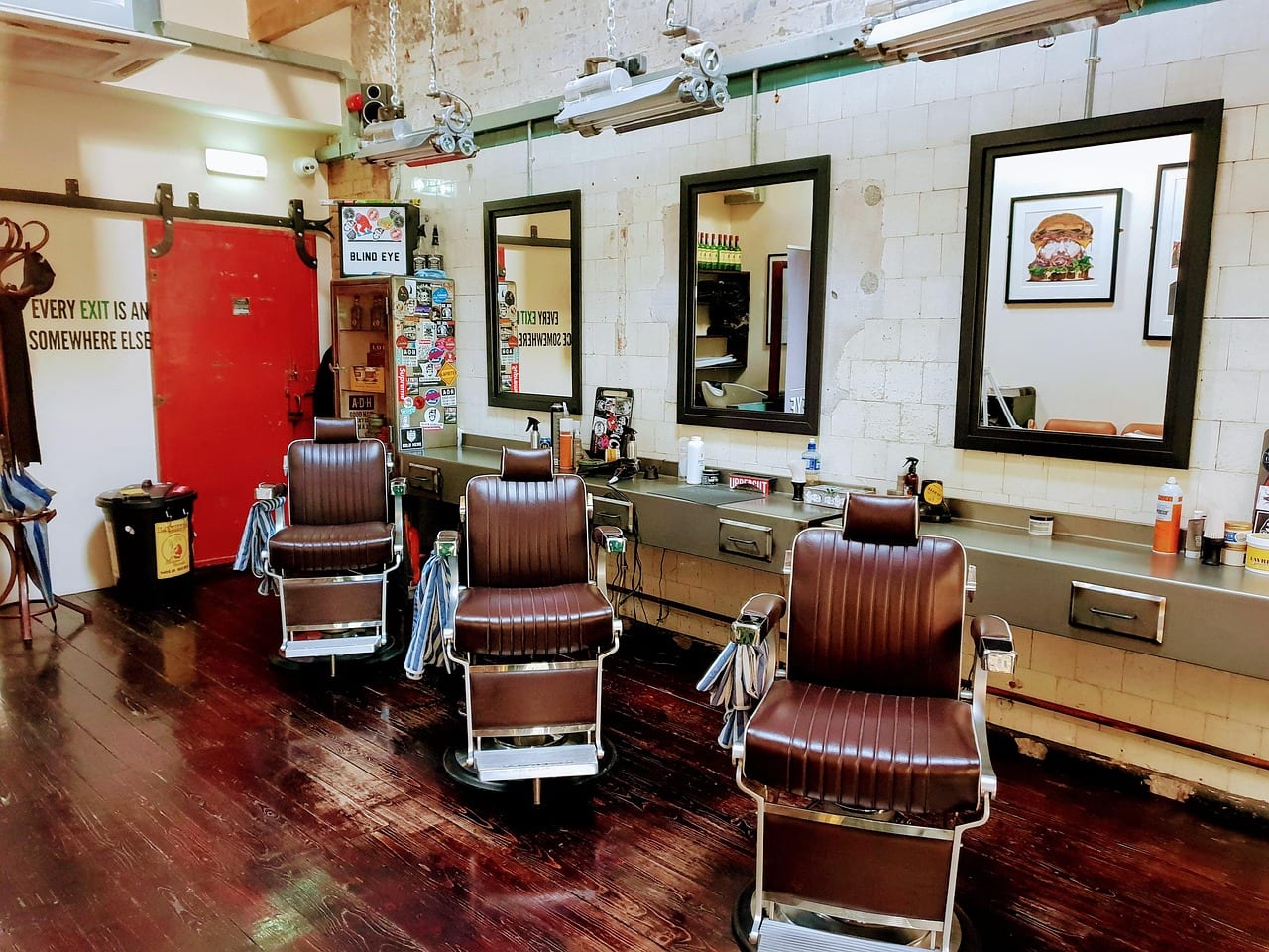 Interno di una barberia: siti web per parrucchieri con appuntamenti online